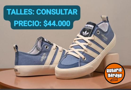 Indumentaria - Zapatillas Adidas ⛰️ - En Venta