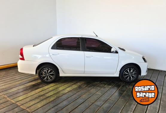 Autos - Toyota ETIOS XLS 1,5 6M/T 4P 2021 Nafta 85402Km - En Venta