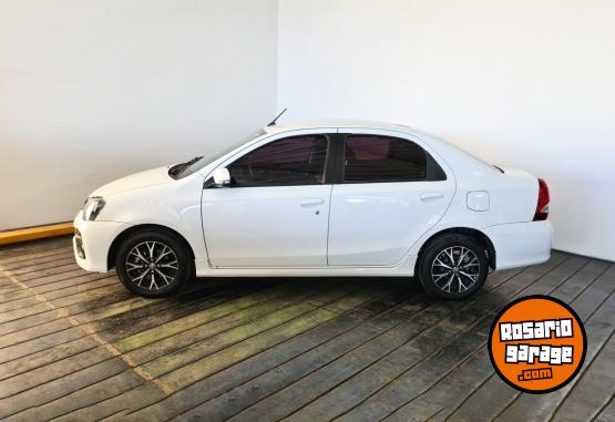 Autos - Toyota ETIOS XLS 1,5 6M/T 4P 2021 Nafta 85402Km - En Venta