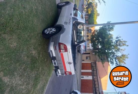 Utilitarios - Fiat Strada trekking 1.4 2010 Nafta 225000Km - En Venta