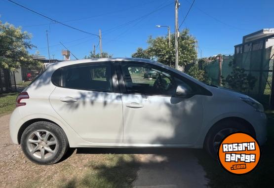 Autos - Peugeot 208 2016 Nafta 205000Km - En Venta