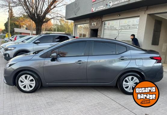 Autos - Nissan Versa Automatico 2022 Nafta  - En Venta