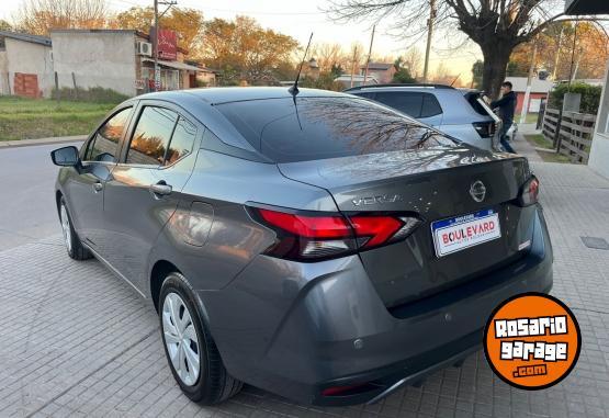 Autos - Nissan Versa Automatico 2022 Nafta  - En Venta