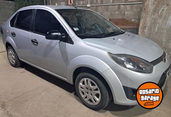 Autos - Ford Max ambiente mp3 2011 Nafta 200000Km - En Venta