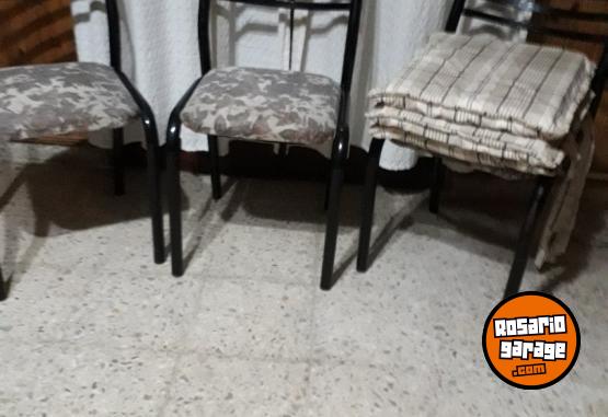 Hogar - MESA Y TRES SILLAS DE COCINA - En Venta