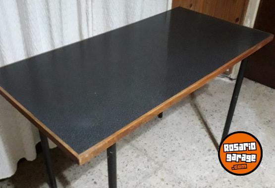 Hogar - MESA Y TRES SILLAS DE COCINA - En Venta