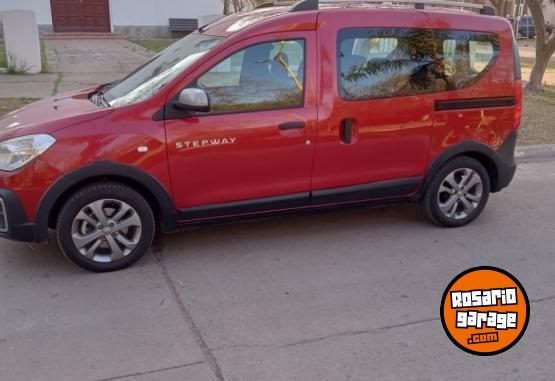 Utilitarios - Renault KANGOO STEPWAY 2023 Nafta 23000Km - En Venta