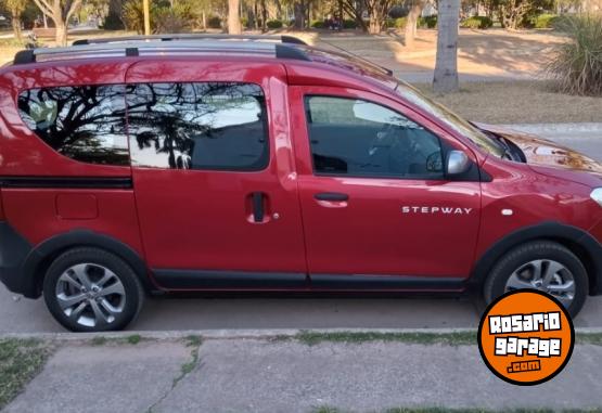 Utilitarios - Renault KANGOO STEPWAY 2023 Nafta 23000Km - En Venta