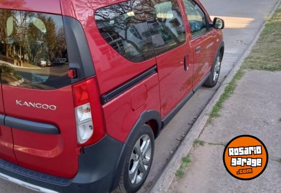 Utilitarios - Renault KANGOO STEPWAY 2023 Nafta 23000Km - En Venta