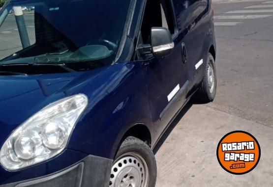 Utilitarios - Fiat DOBLO furgon 2013 Nafta 111111Km - En Venta