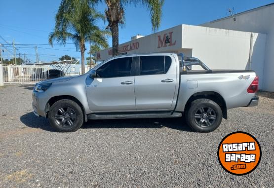 Camionetas - Toyota Hilux SRV 2021 Diesel 71000Km - En Venta