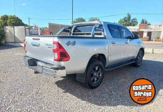 Camionetas - Toyota Hilux SRV 2021 Diesel 71000Km - En Venta