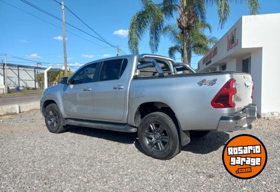 Camionetas - Toyota Hilux SRV 2021 Diesel 71000Km - En Venta