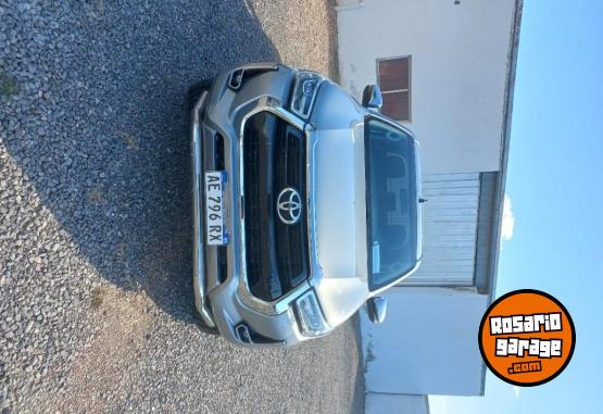 Camionetas - Toyota Hilux SRV 2021 Diesel 71000Km - En Venta