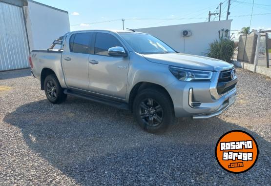 Camionetas - Toyota Hilux SRV 2021 Diesel 71000Km - En Venta