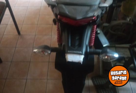 Motos - Honda Twitter 125 2023 Nafta 17Km - En Venta