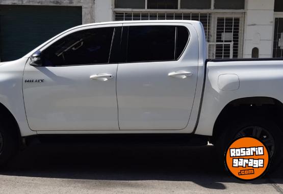 Camionetas - Toyota Hilux 2021 Diesel 24000Km - En Venta