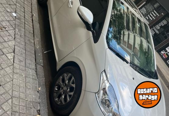 Autos - Peugeot 208 2014 Nafta 122000Km - En Venta