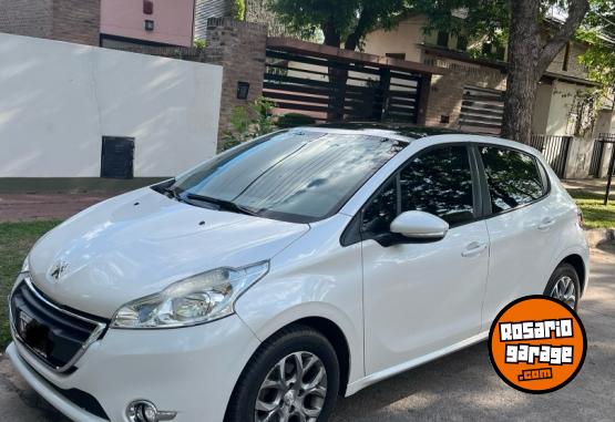 Autos - Peugeot 208 2014 Nafta 122000Km - En Venta