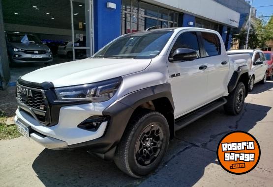 Camionetas - Toyota HILUX D/C 4X4 GR SPORT AT 2023 Diesel 27000Km - En Venta