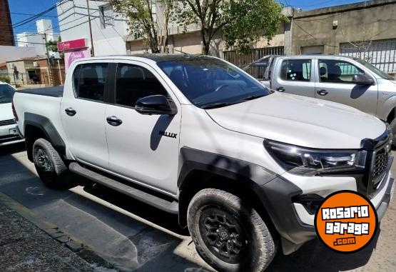 Camionetas - Toyota HILUX D/C 4X4 GR SPORT AT 2023 Diesel 27000Km - En Venta