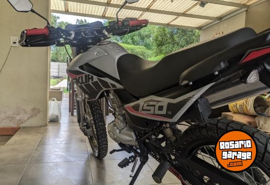 Motos - Motomel SKUA 150 SILVER 2023 Nafta 15500Km - En Venta