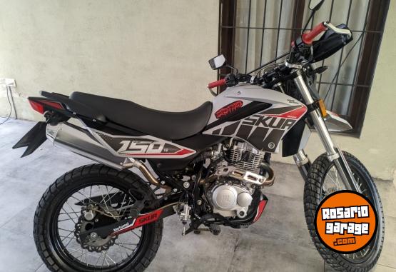 Motos - Motomel SKUA 150 SILVER 2023 Nafta 15500Km - En Venta