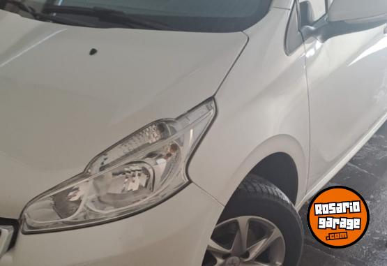 Autos - Peugeot 208 Allure Touchscreen 2014 Nafta 32000Km - En Venta