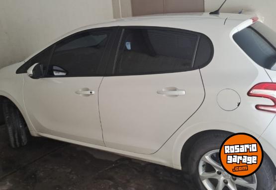 Autos - Peugeot 208 Allure Touchscreen 2014 Nafta 32000Km - En Venta