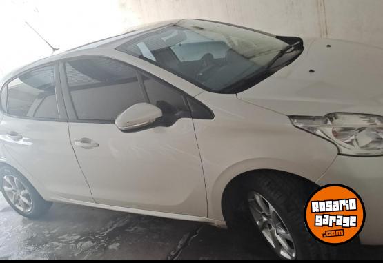 Autos - Peugeot 208 Allure Touchscreen 2014 Nafta 32000Km - En Venta