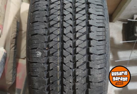 Accesorios para Autos - 245 65 17 *** 1 CUBIERTA BRIDGESTONE DUELER H/T Nueva $200.000. NO BAJO PRECIO. - En Venta