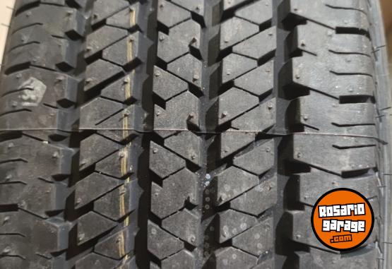 Accesorios para Autos - 245 65 17 *** 1 CUBIERTA BRIDGESTONE DUELER H/T Nueva $200.000. NO BAJO PRECIO. - En Venta