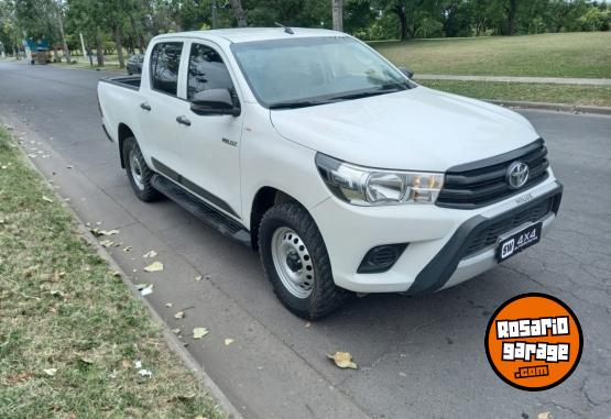 Camionetas - Toyota HILUX DX 2.4 2019 Diesel 115000Km - En Venta