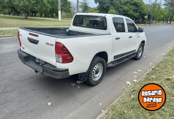 Camionetas - Toyota HILUX DX 2.4 2019 Diesel 115000Km - En Venta