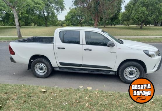 Camionetas - Toyota HILUX DX 2.4 2019 Diesel 115000Km - En Venta