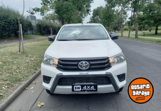 Camionetas - Toyota HILUX DX 2.4 2019 Diesel 115000Km - En Venta