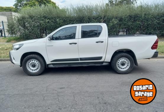 Camionetas - Toyota HILUX DX 2.4 2019 Diesel 115000Km - En Venta