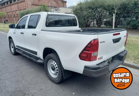 Camionetas - Toyota HILUX DX 2.4 2019 Diesel 115000Km - En Venta