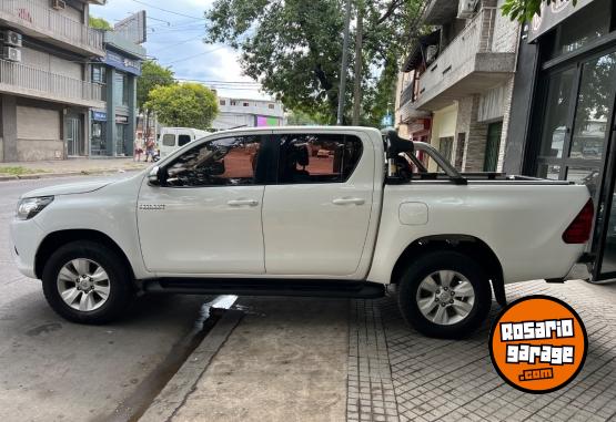 Camionetas - Toyota Hilux 2.8 srv 2017 Diesel 111111Km - En Venta