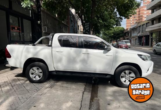 Camionetas - Toyota Hilux 2.8 srv 2017 Diesel 111111Km - En Venta