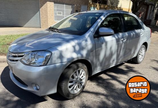 Autos - Toyota XLS 2014 Nafta 140000Km - En Venta