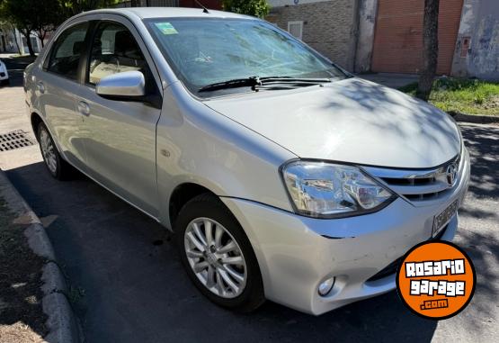 Autos - Toyota XLS 2014 Nafta 140000Km - En Venta