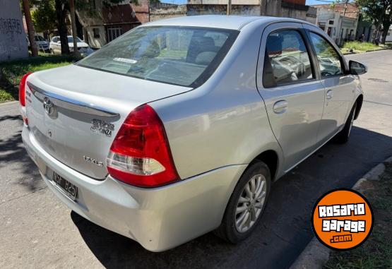 Autos - Toyota XLS 2014 Nafta 140000Km - En Venta