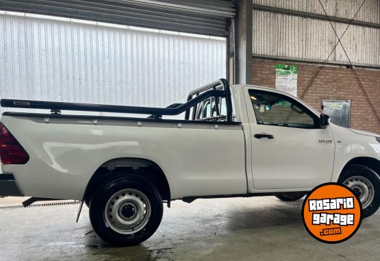 Camionetas - Toyota Hilux DX 2019 Diesel 80000Km - En Venta