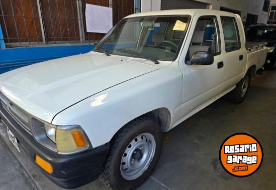 Camionetas - Toyota hilux 2000 Diesel 329000Km - En Venta