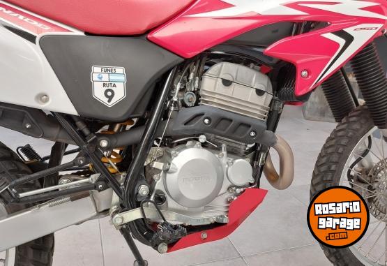 Motos - Honda KR TORNADO 250 2022 Nafta 4400Km - En Venta