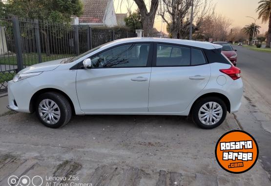 Autos - Toyota Yaris xs 2023 Nafta 14000Km - En Venta