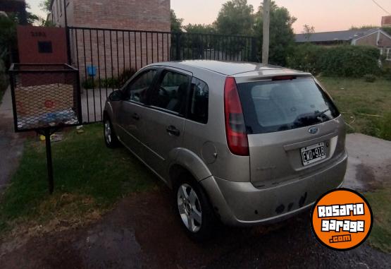 Autos - Ford Fiesta 2005 Nafta 220000Km - En Venta