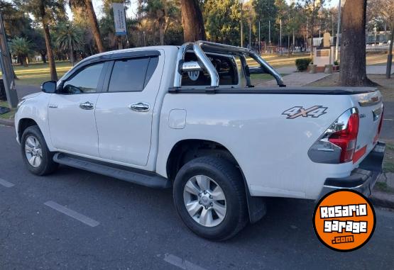 Camionetas - Toyota HILUX SRV 2017 Diesel 122000Km - En Venta