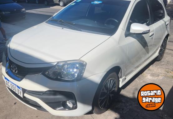 Autos - Toyota Etios 2017 Nafta 80000Km - En Venta